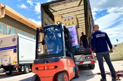 Ucraina, partiti da Bari 2 tir con 60 tonnellate di prodotti di prima necessità
