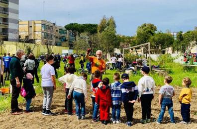 Bari, c'è profumo di primavera al parco Gargasole: dai giocolieri al concerto d’arpa