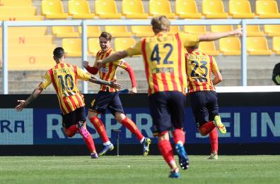 Il Lecce batte la Spal 1-0 e si riprende la vetta temporanea: la A è più vicina