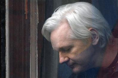 Bari, chiesta la cittadinanza onoraria per Julian Assange