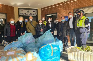 San Nicandro Garganico, 2300 capi d'abbigliamento sequestrati da GdF e donati a istituti di carità