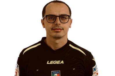 Eroe per un giorno: arbitro di Gravina salva giocatore in campo dopo botta in testa
