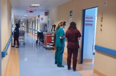 Bari, guardia giurata aggredita in ospedale: presa a pugni da paziente psichiatrico