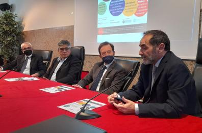 A Bari arriva l'ambasciatore tedesco: ad accoglierlo Emiliano e il rettore dell'Uniba