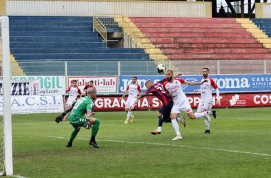 Taranto-Bari finisce 0-0, risultato di un derby noioso Taranto-Bari finisce 0-0, risultato di un derby noioso