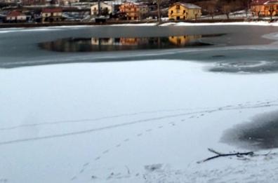 Alto Adige, lago di Braies: cadono in 8, grave bimbo di 7 mesi