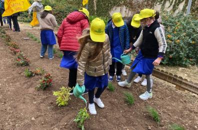 Bimbi a lezione dai contadini nelle fattorie: ecco i corsi di agrididattica in Puglia