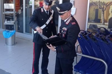 Carosino, in due rapinano un supermercato, ma le telecamere riprendono la targa dell'auto usata per la fuga: arrestati