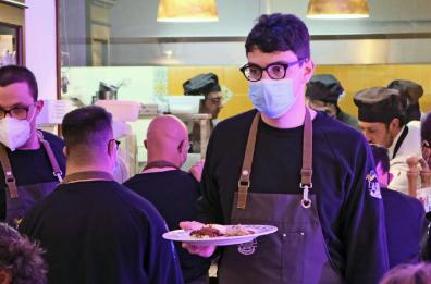 Trani, «La locanda del giullare» porta in tavola  cibo, arte  e integrazione