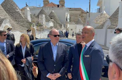 Ultimo giorno di visita di Alberto di Monaco in Puglia: pausa pranzo ad Alberobello