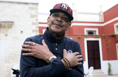 Sugar Blue si racconta: «Io, da Prince e Jagger alle vacanze in Puglia»