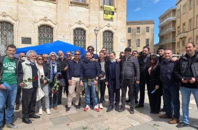 Lecce, commercianti e residenti in piazza contro la Ztl h24 nel centro storico