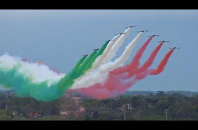 Imola, le Frecce Tricolori sorvolano Autodromo Enzo e Dino Ferrari
