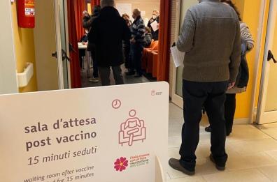 Vaccini, quarta dose: al via l'Open Day per i pazienti oncologici di Bari