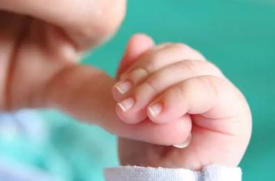 I bambini non avranno più automaticamente il cognome del padre: la decisione della Corte Costituzionale