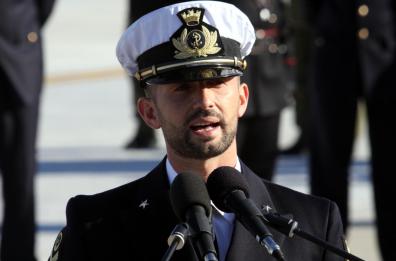 Michele e il papà marò, sorrisi e politica a Bari