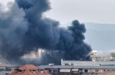 Napoli, incendio tra Giugliano in Campania e Villaricca VIDEO
