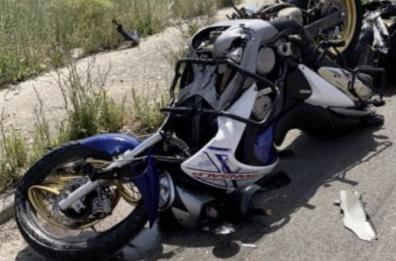 Lecce, scooter contro auto e poi frontale contro altra moto: 3 feriti gravi