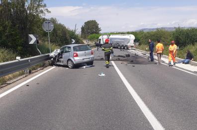 Auto contro camion nel Materano: donna in ospedale
