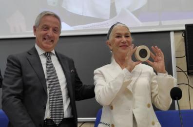 UniSalento, si laurea al Dams intervistando l'attrice Helen Mirren per la tesi