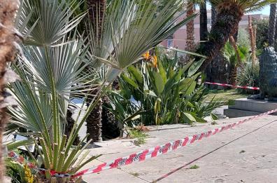 Il monumento ai Caduti di Bisceglie preso di mira dai vandali