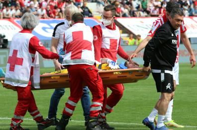 Petardo durante Vicenza-Lecce, Corvino chiede indagine Procura Figc: «Gara alterata»