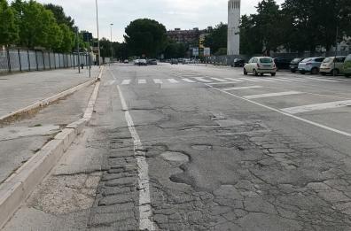 Foggia, via Napoli abbandonata tra degrado e voragini killer