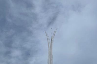 Le Frecce Tricolori solcano i cieli di Bari e il boato si sente