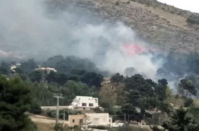 Vasto incendio a Erice minaccia abitazioni: evacuate case VIDEO