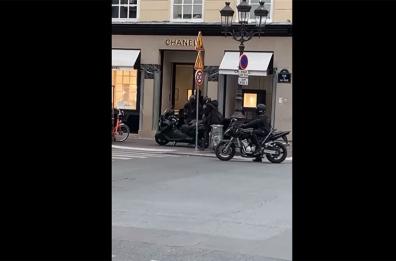 Chanel Parigi, rapina a mano armata in gioielleria pieno centro VIDEO