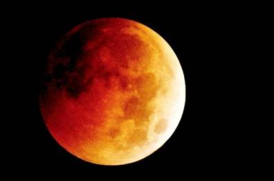 Anzi, riapre il Planetario aspettando la luna rossa