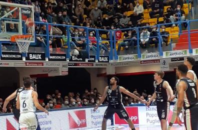 Happy Casa di puro cuore, Tortona scappa via nel finale: 82-99