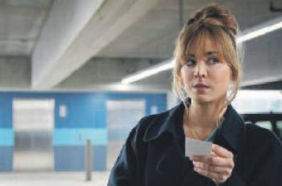 Ritorna «L’assistente di volo» e con la brillantissima Cuoco arriva la superstar Sharon Stone