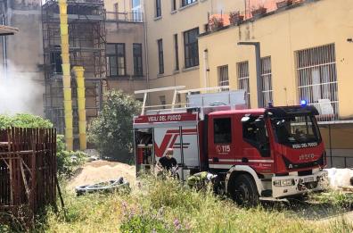 Policlinico di Bari, un incendio divampa nel vecchio reparto di Dermatologia