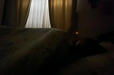 Quella piccola luce che ci rovina il sonno
