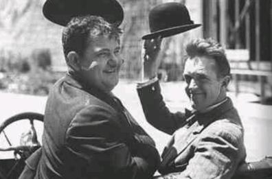 Risate oltre ogni tempo con le leggende Stanlio e Ollio nel film &laquo;I Figli del Deserto&raquo;