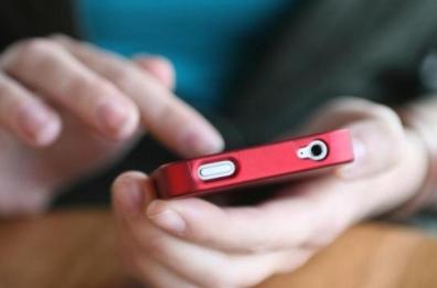 Salento, adescò 15enne in chat e la convinse a inviargli foto osé: 70enne condannato