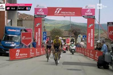 Giro d'Italia: a Potenza trionfa il ciclista olandese Bouwman