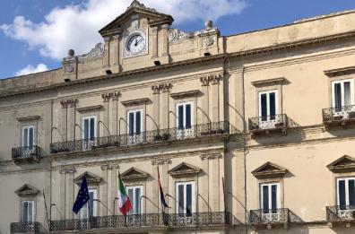 La base militante e il palazzo: la destra vince la sfida a Roma ma va in frantumi a Taranto
