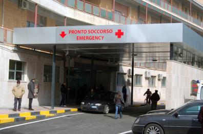 Bari, al Di Venere 18 ore di attesa: «Mio padre dimesso peggio di come l'ho portato» Bari, al Di Venere 18 ore di attesa: «Mio padre dimesso peggio di come l'ho portato»