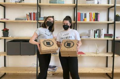 Nel Salento c’è fame di cultura: libri a casa nei cartoni della pizza