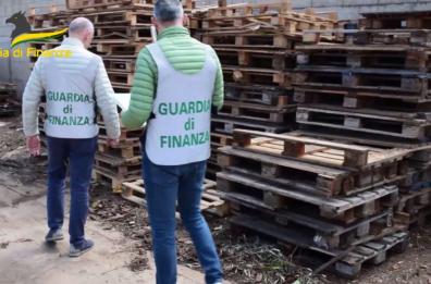 Commercio fantasma di pallet usati: 2 imprenditori indagati nel Barese, 13mln di euro evasi
