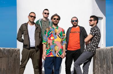 «Dj Dj», la band salentina Crifiu torna con un inno alla musica come cura