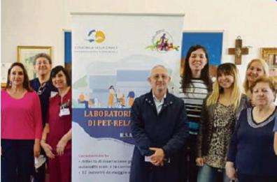 Taranto, con Lola e Whiskey in Cittadella gli anziani fanno il pieno di coccole