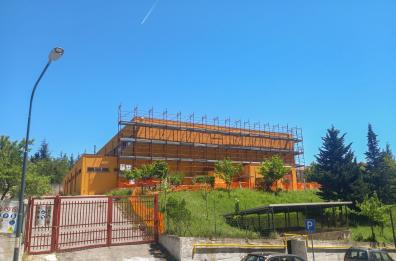Potenza, area esterna palestra circondata di zecche: chiusa per 24 ore