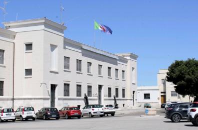 Naufragio a Bari, Don Franco: «Una città che ancora sa fermarsi davanti al dolore»