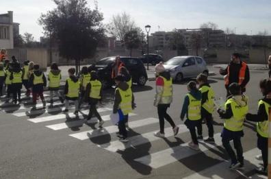 A Lecce a scuola  si va a piedi: per i bambini del «De Amicis» arriva il Pedibus