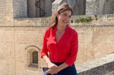 «Finalmente la Puglia», Luisa Ranieri si paparazza per i fans