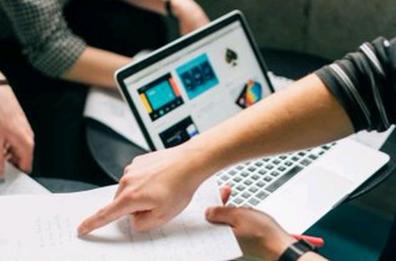 Il potere crescente della burocrazia malgrado il digitale
