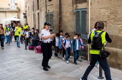 A Lecce gli studenti del De Amicis vanno a scuola in «Pedibus»